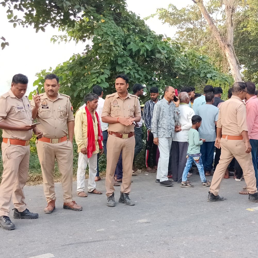 पिकअप की टक्कर से बाइक चालक की मौत:कप्तानगंज-पिपराइच मार्ग पर हादसा, एक व्यक्ति घायल