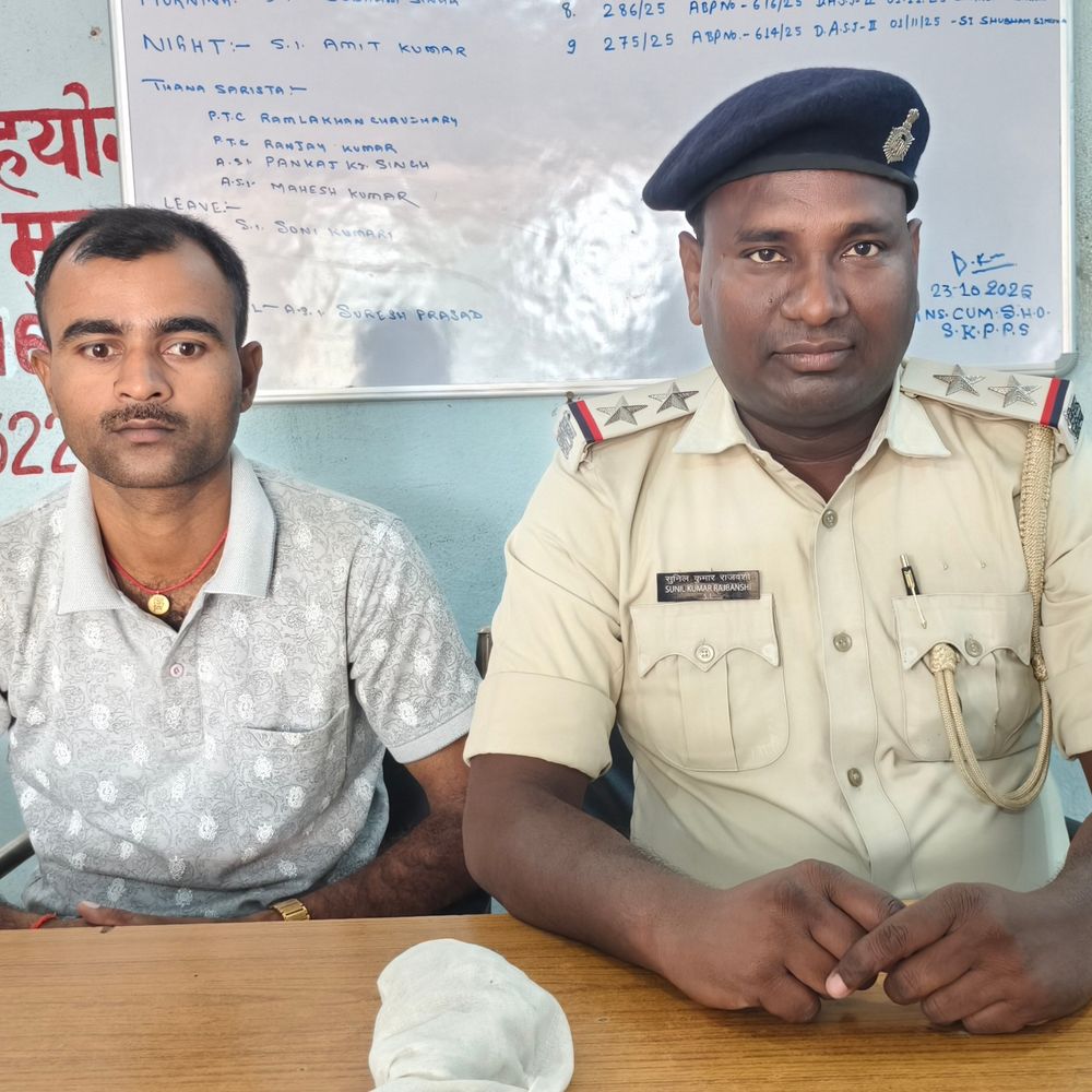 शेखपुरा में लोडेड पिस्तौल बरामद,2 युवक फरार:पेट्रोलिंग टीम को देख फेंका वेपन,आर्म्स एक्ट में केस दर्ज