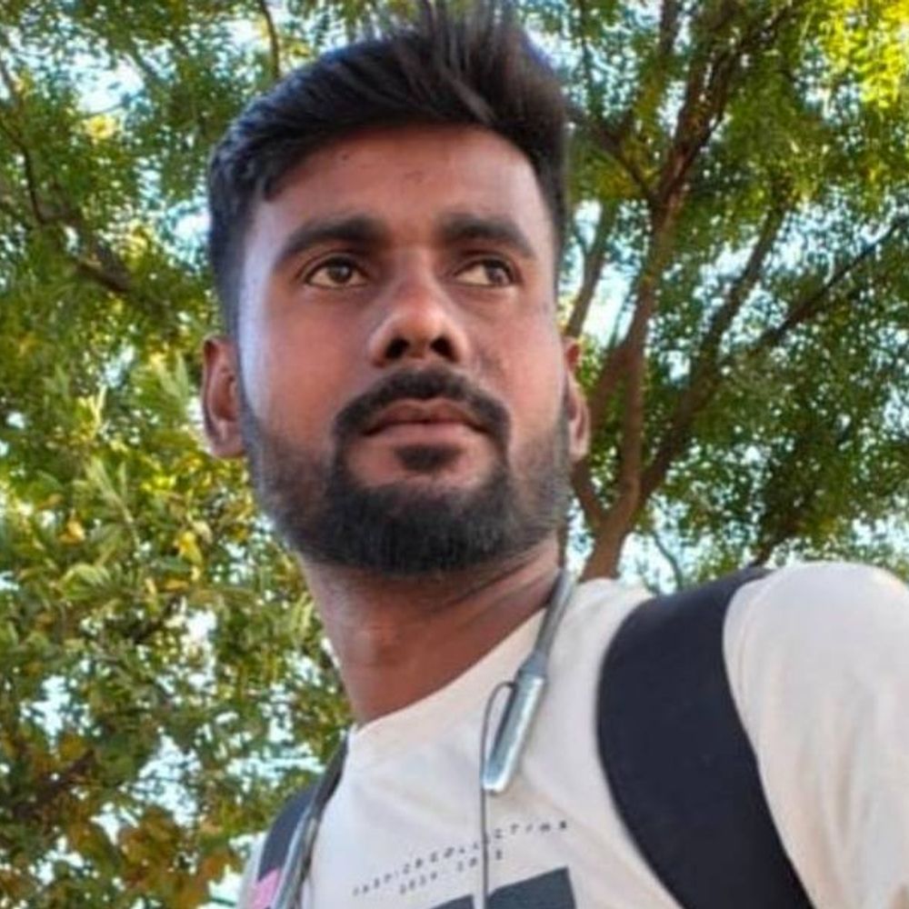 सोनभद्र में अज्ञात वाहन ने बाइक सवार को रौंदा:एक युवक की मौत, 3 लोग घायल; जिला अस्पताल रेफर