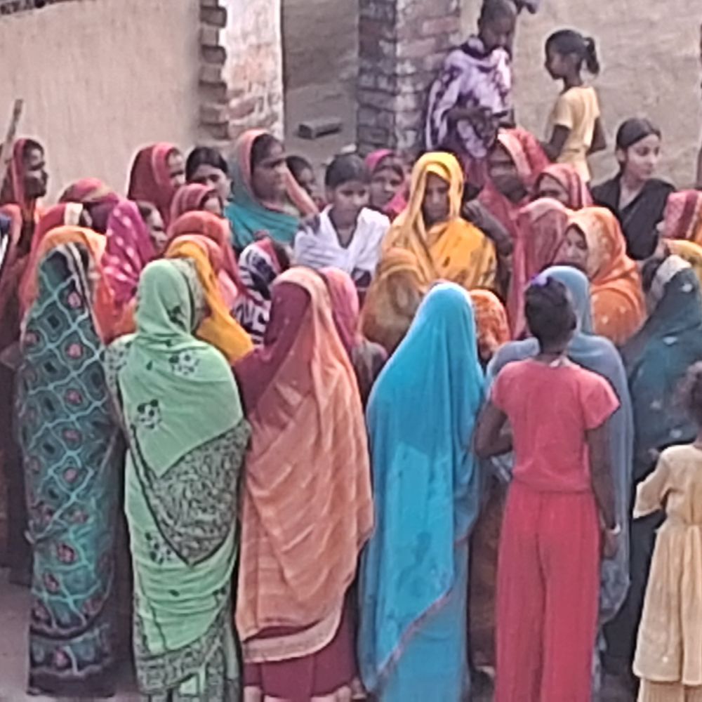 पुरनहिया में महिलाओं ने मनाया भैया दूज:भाइयों की लंबी उम्र, सुख-समृद्धि की कामना की