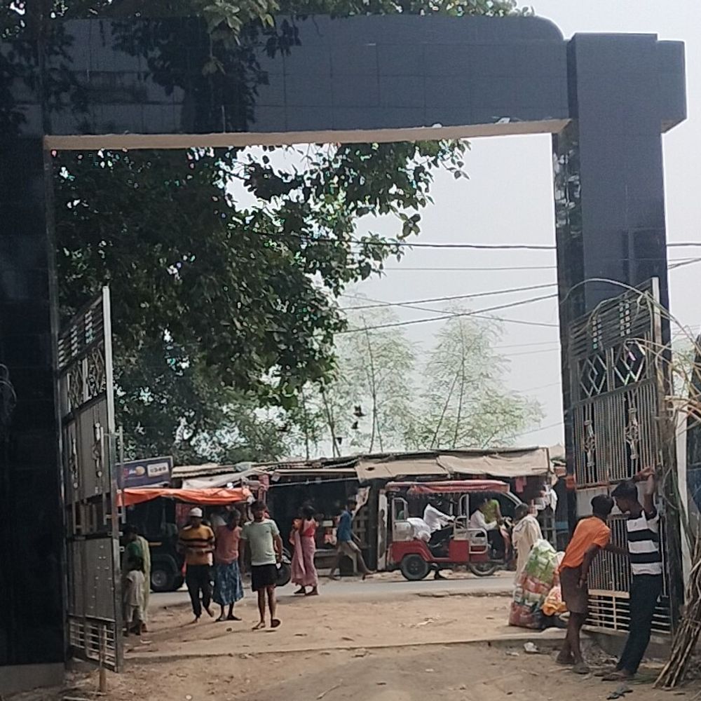 महेशखूंट थाने में जब्त वाहनों का जमावड़ा:आवागमन में लोगों को परेशानी, थाना प्रभारी ने कहा- इस संबंध में आवश्यक कार्रवाई की जाएगी