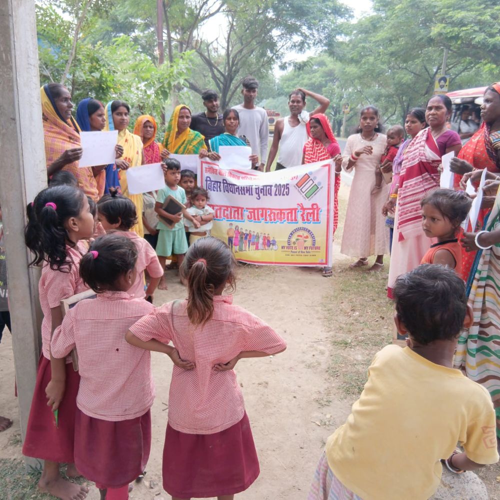 जमुई में बाल विकास परियोजना ने चलाया वोटर अवेयरनेस कैंपेन:पर्यवेक्षिका और सेविकाओं ने मतदान के लिए किया प्रेरित,दिलाई शपथ