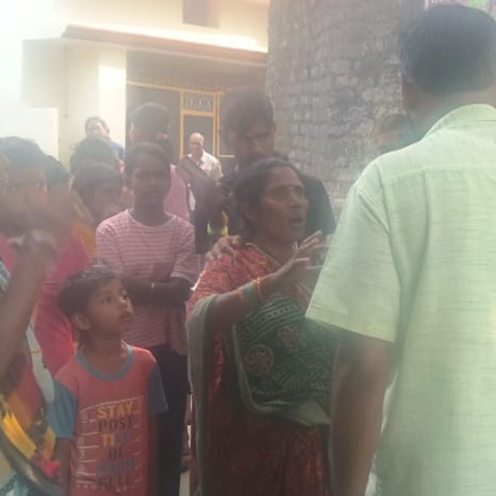 ग्रामीणों ने गाय का बछड़ा चुराते दो बालकों को पकड़ा:दो घंटे बंधक बनाकर पुलिस को सौंपा, एक साथी फरार