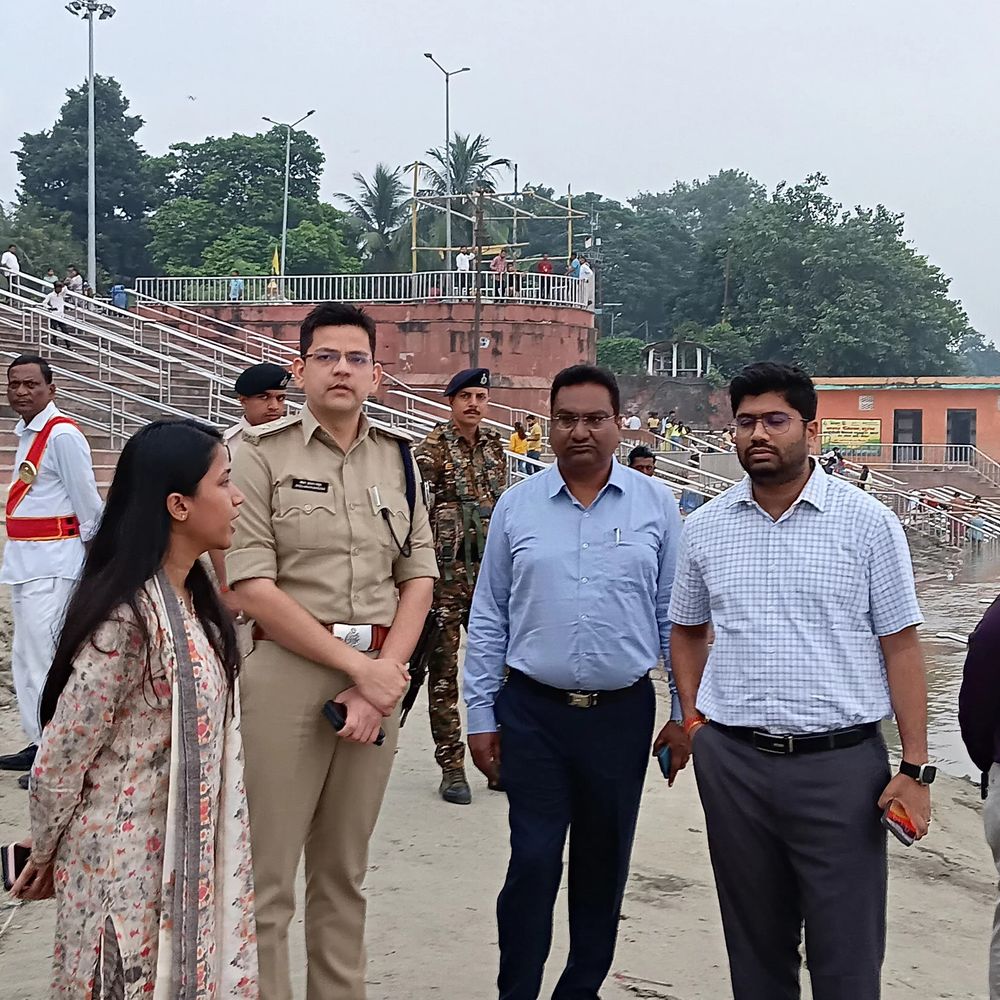 मुंगेर DM-SP ने किया छठ घाटों का लिया जायजा:18 गंगा घाटों पर होगी पूजा, घाटों पर सुरक्षा के दिए निर्देश