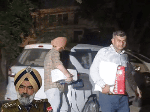 पंजाब DIG भुल्लर के घर 7 दिन बाद फिर रेड:CBI पत्नी-बेटे से पूछ रही सवाल; चंडीगढ़ कोठी की पैमाइश; रिश्वत केस में पकड़े थे