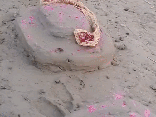 गोरखपुर में छठ के लिए सजने लगे घाट:लोग छठ गीत गाकर सजा रहे बेदी, नगर निगम और पुलिस की टीम भी तैयार