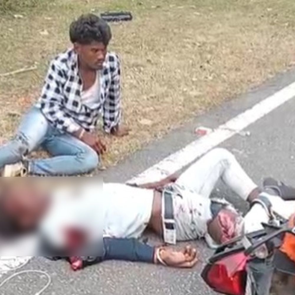 गिरिडीह में पिकअप ने बाइक को मारी टक्कर:  तीन युवक घायल, एक को रेफर किया गया; पिकअप वाहन चालक मौके से फरार – Giridih News