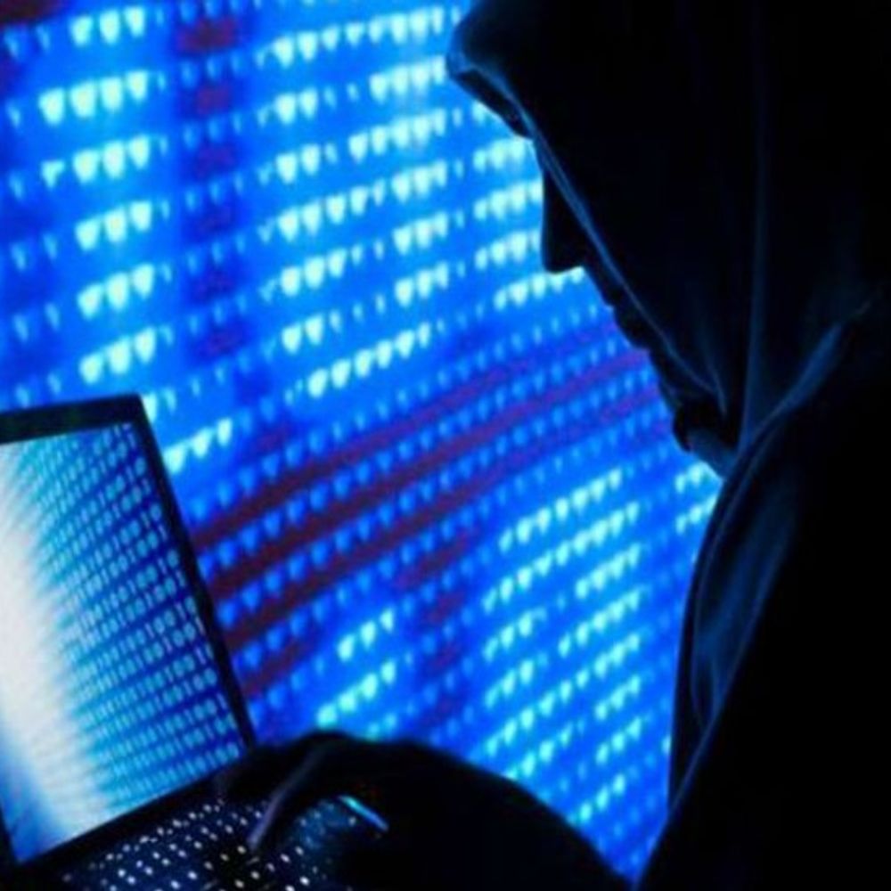 लखनऊ में मा बेटे के खाते उड़े 67 लाख रुपए:दो दिन में खाते से ट्रांसफर हुए पैसे, FIR दर्ज