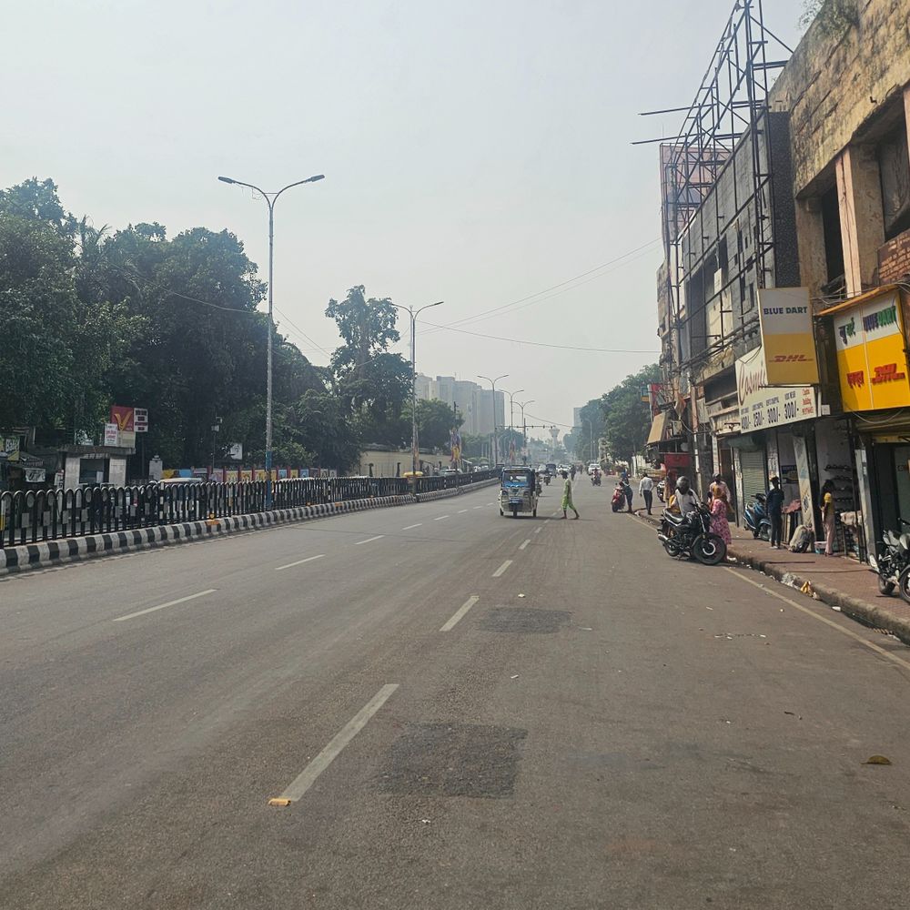 लखनऊ की हवा अब भी जहरीली:देश के प्रदूषित शहरों में 30वें नंबर पर पहुंचा, AQI 239; 3 दिन बारिश का अलर्ट