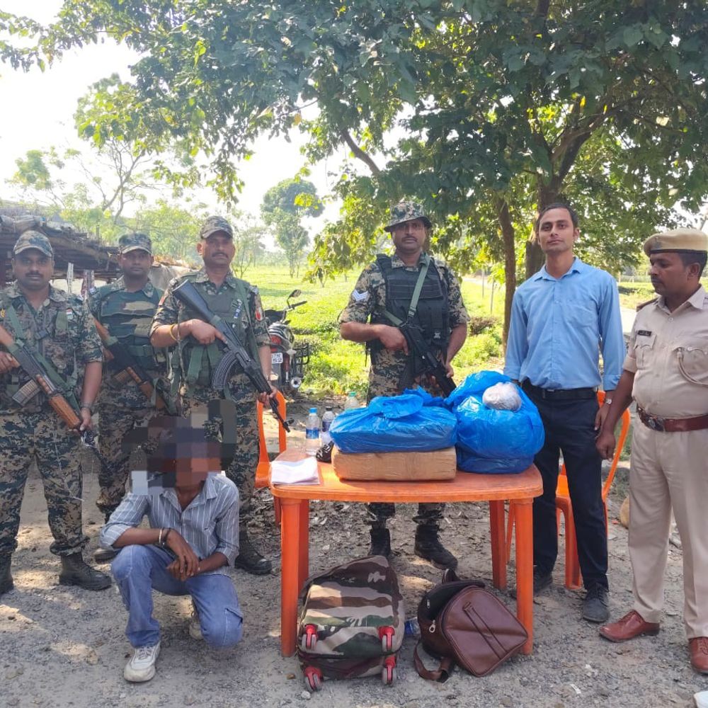 22 किलो गांजा के साथ अंतरजिला तस्कर गिरफ्तार:किशनगंज में गलगलिया पुलिस ने की कार्रवाई, 11 लाख रुपए आंकी गई कीमत