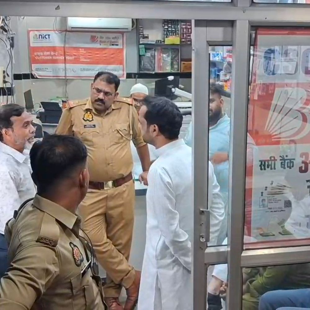 बाराबंकी में दुकान से नकदी और डीवीआर चोरी:नमाज पढ़ने गए थे मालिक, नहीं गिराया था दुकान का शटर