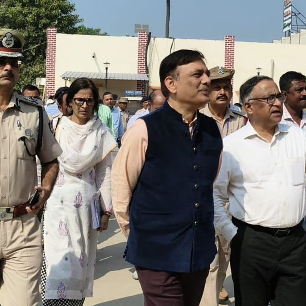 सहरसा स्टेशन का DRM ने लिया जायजा:छठ पर लौटने वाले यात्रियों की सुविधाओं का किया समीक्षा, रुकने वालों के लिए लगे कैंप