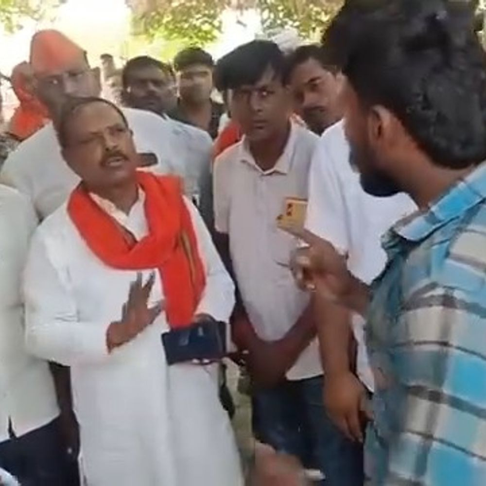 भभुआ विधायक से लोगों ने मांगा 5 साल का हिसाब:चुनाव प्रचार के दौरान विरोध, लोगों ने पूछा जीतने के बाद कितनी बार आए; वीडियो वायरल