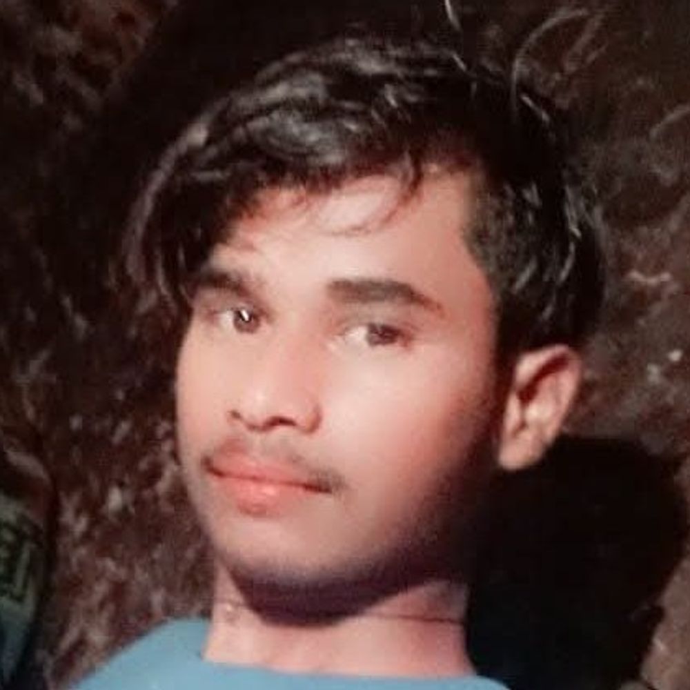 हरदोई में सड़क हादसे में युवक की मौत:तेज रफ्तार वाहन ने मारी टक्कर, हेलमेट न पहनने से सिर में लगी चोट