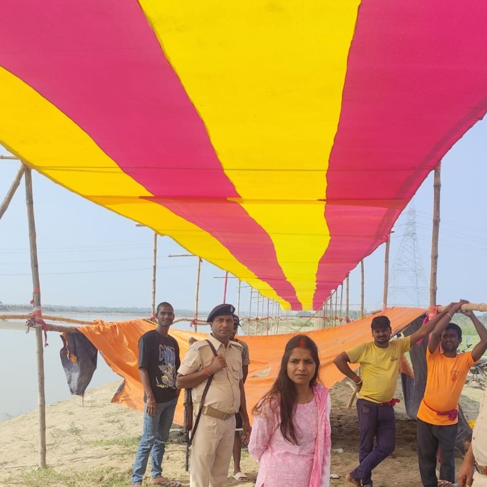 पुरनहिया में अंचलाधिकारी ने घाटों का निरीक्षण किया:खतरनाक जगहों पर प्रतिबंध, सुरक्षा निर्देश के पोस्टर लगाए गए