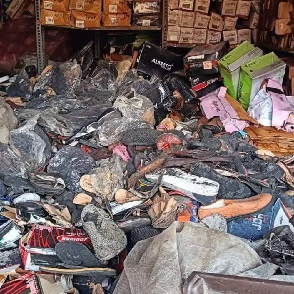 भाजपा नेता के गोदाम में आग, जिलाध्यक्ष ने की मदद:दीपावली की रात लगी थी आग, लोगों से मदद की अपील