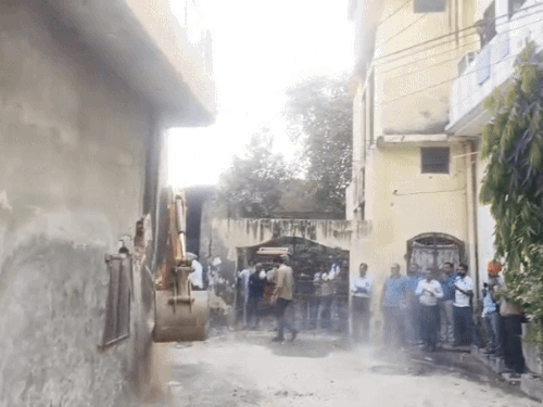 लुधियाना में नशा तस्करों पर चला पीला पंजा:  नगर निगम और पुलिस की संयुक्त कार्रवाई,नशा बेचने वाले भाई-बहन का घर किया ध्वस्त – Ludhiana News