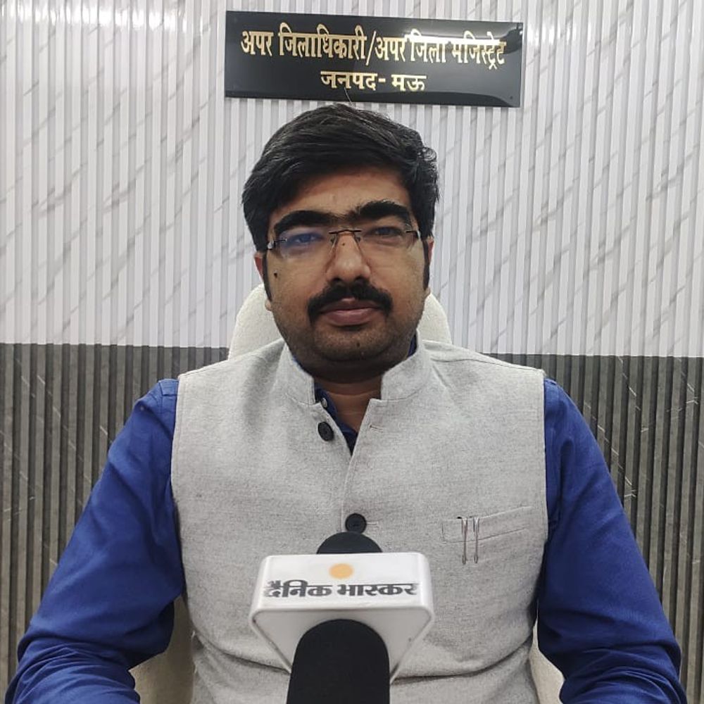 मऊ में कृषि पट्टे का सत्यापन, 6 पट्टे निरस्त:अपर जिलाधिकारी ने 20 करोड़ के आवंटन पर की कार्रवाई