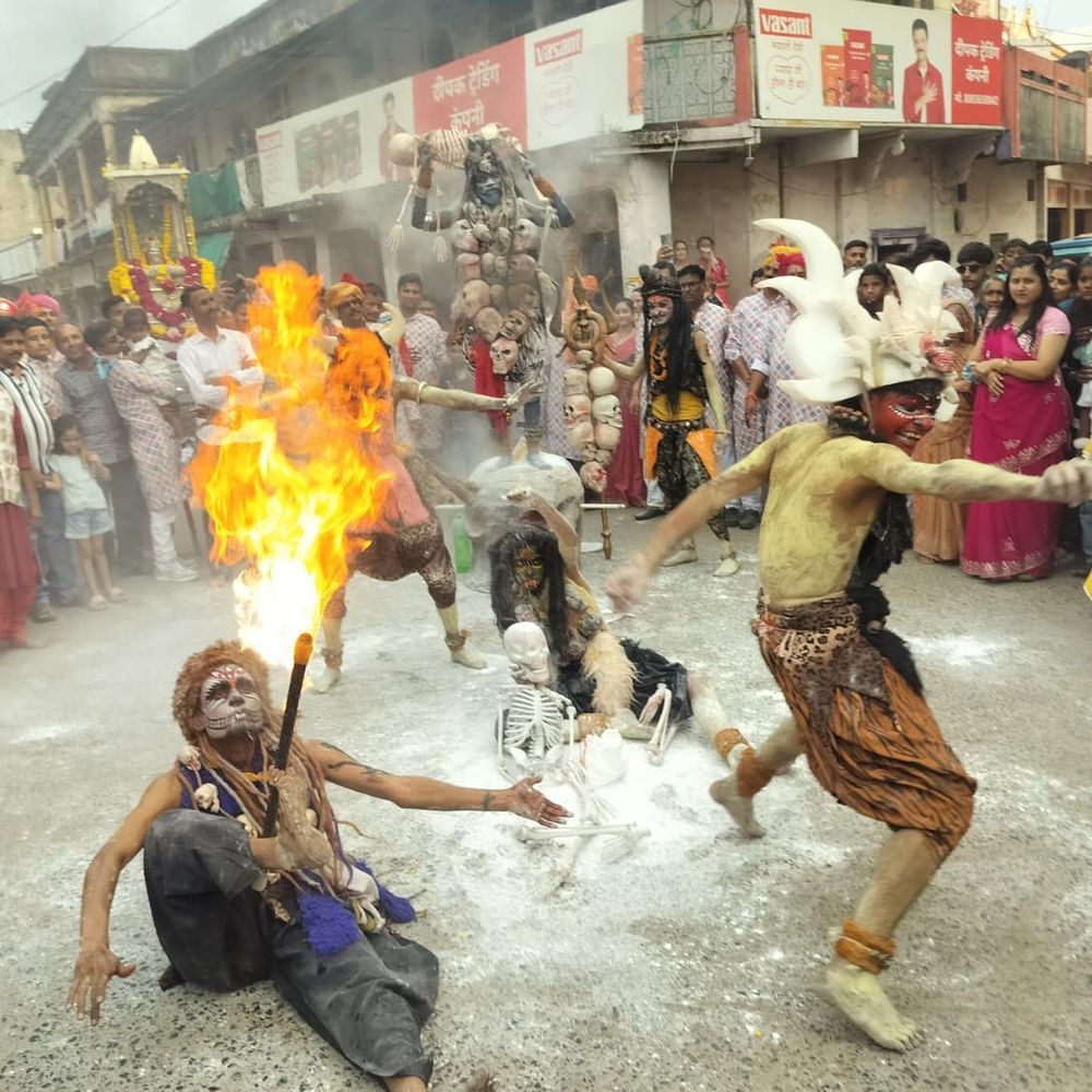 बांसवाड़ा में निकली सोमनाथ महादेव की शाही सवारी:अघोरी के वेश में साधकों ने नृत्य किया, तलवाड़ा कस्बे में हुआ आयोजन