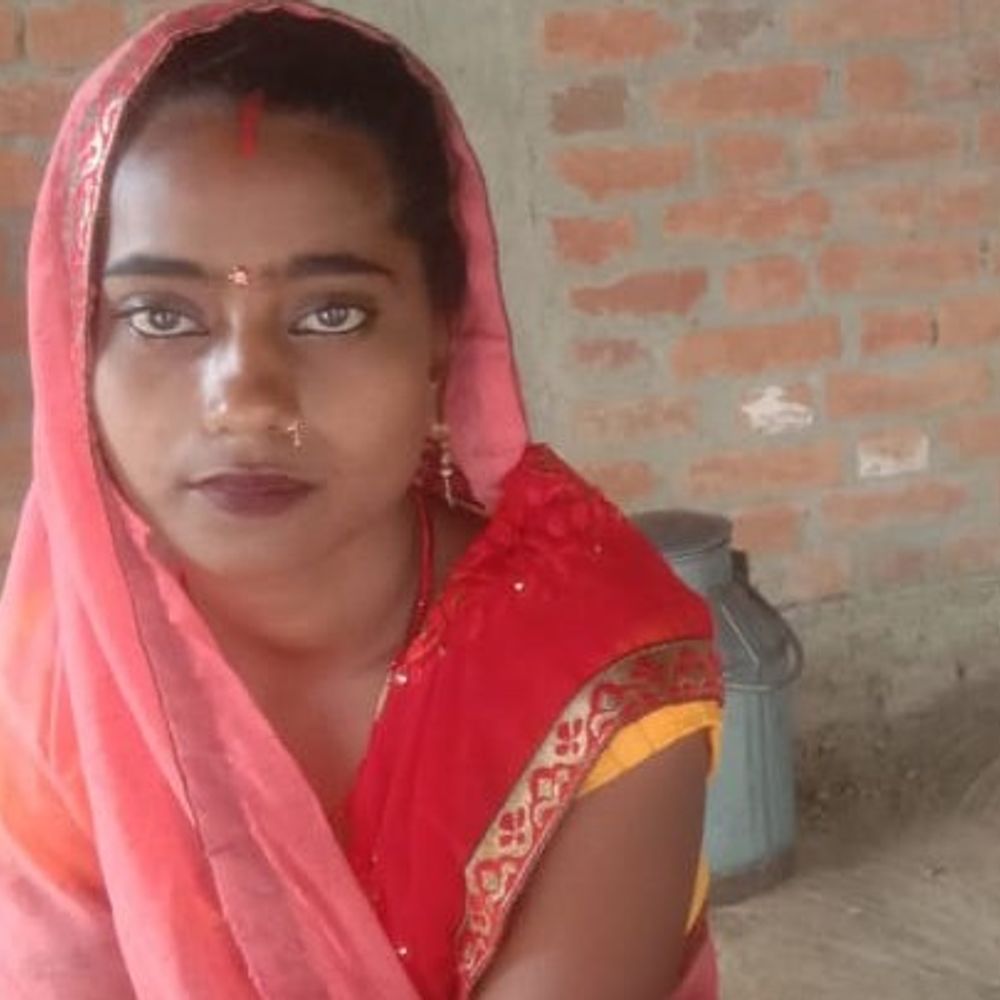 सड़क किनारे मिली युवती की लाश, गले पर वार:लखीमपुर खीरी में मृतका की हुई पहचान, जांच में जुटी पुलिस
