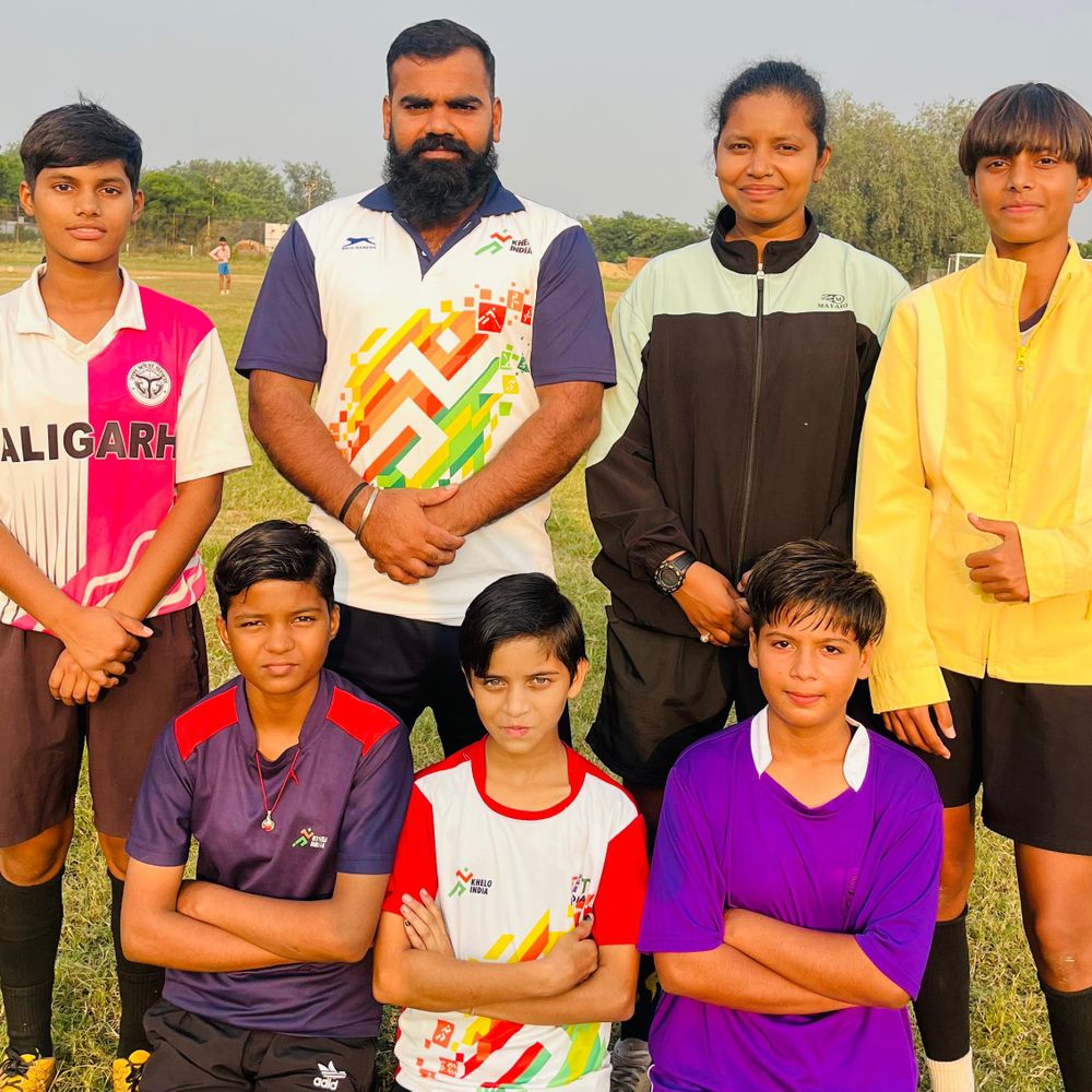 हाथरस में जूनियर बालिका फुटबॉल टीम का चयन:मंडल स्तरीय ट्रायल के लिए 5 खिलाड़ी चयनित