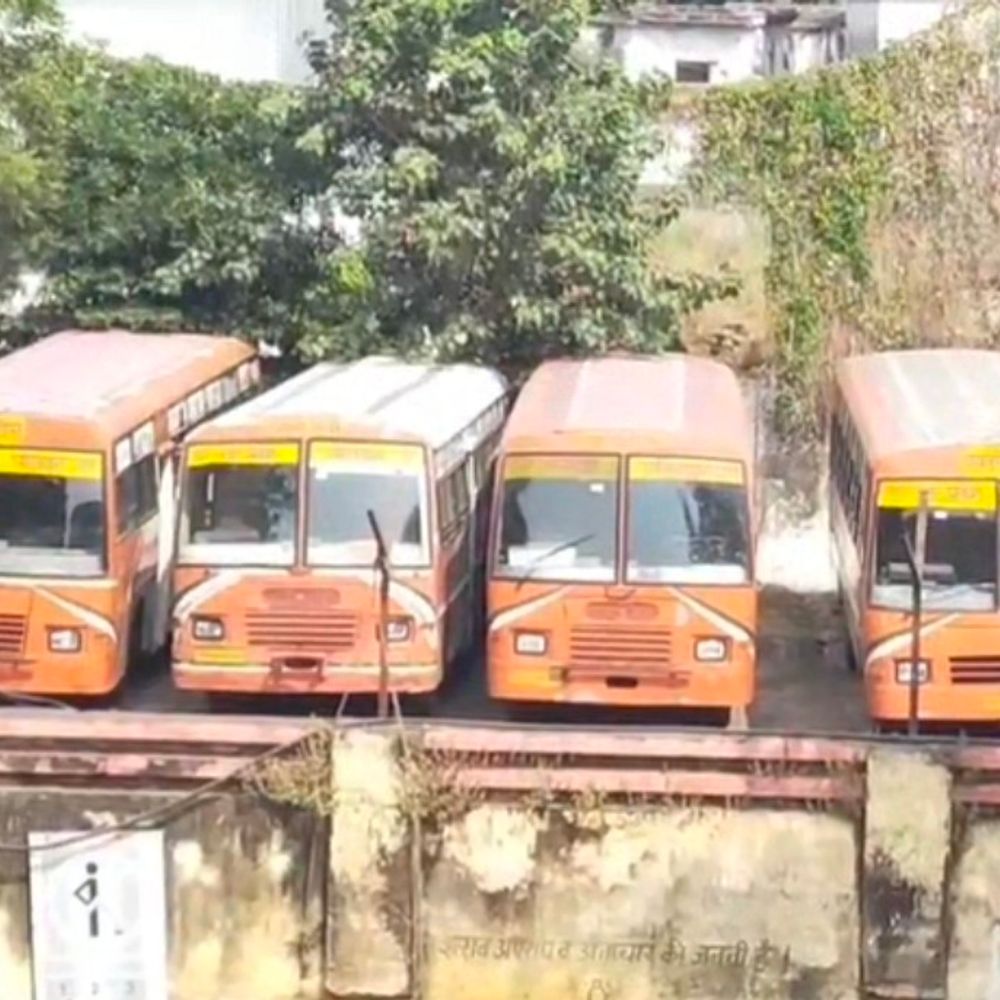 रायबरेली रोडवेज ने दीपावली पर कमाए 46.83 लाख:लखनऊ मंडल में सर्वाधिक राजस्व, छठ पूजा को 20 अतिरिक्त बसें