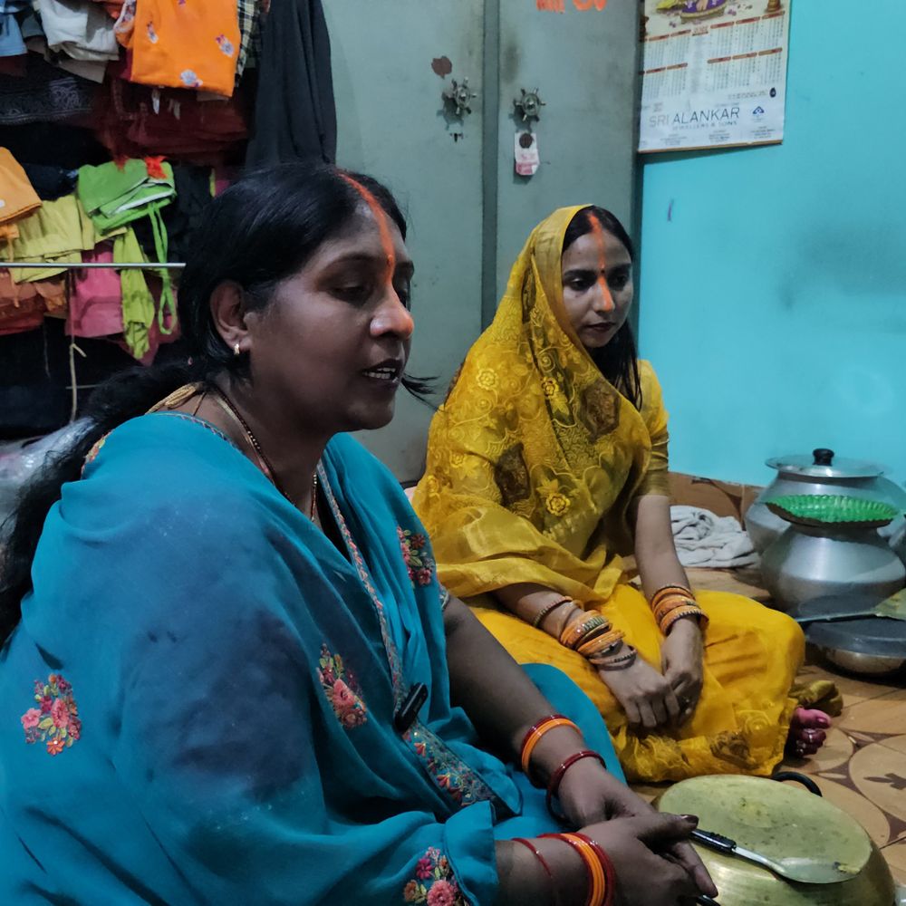 हजारीबाग में सास ने बहू को सिखाई छठ की परंपरा:  नई पीढ़ी को मिला आस्था और संस्कारों का हस्तांतरण – Hazaribagh News