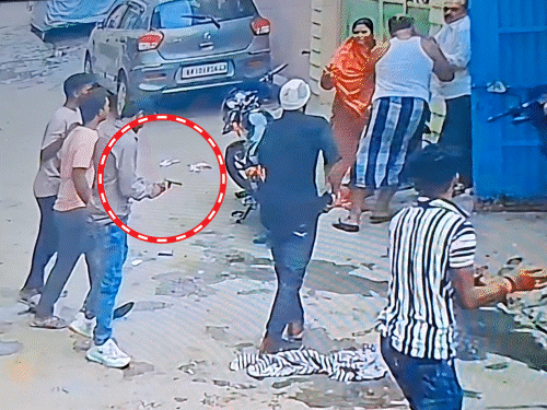 बीजेपी नेता पर जानलेवा हमला मामले में 3 बदमाश गिरफ्तार:भागलपुर में घर में घुसकर गोली मारी थी, दो देसी कट्टा और 4 जिंदा कारतूस बरामद