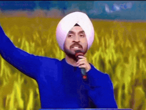 सिंगर दिलजीत दोसांझ ने अमिताभ बच्चन के पैर छूए,VIDEO:मैं हूं पंजाब गाना गाते KBC के सेट पर पहुंचे, बिग बी ने गले लगाया