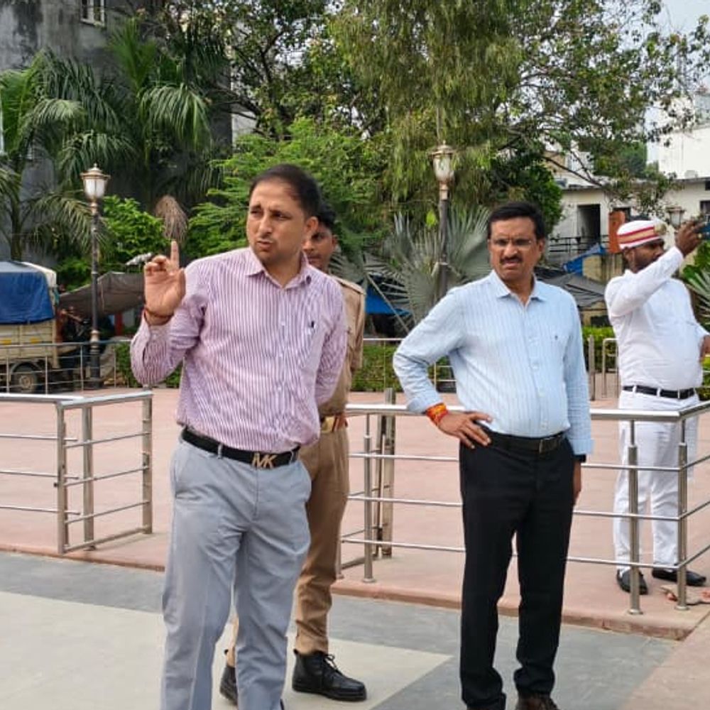 छठ पूजा से पहले मेयर और नगर आयुक्त निरीक्षण पर:पोखरों की सफाई व सजवाट के दिए निर्देश, बोले- कैसे भी 25 तक पूरा हो काम