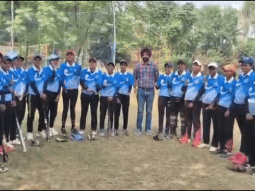 भारतीय महिला बेसबॉल टीम चीन रवाना:इनमें पंजाब की 5 बेटियां, अमृतसर की मनवीर कौर उपकप्तान; एशिया कम में लेंगी हिस्सा