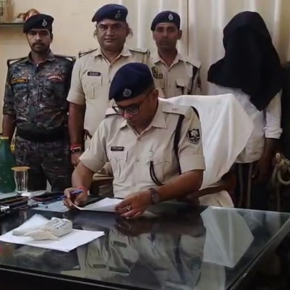 नाबालिग बच्चों पर फायरिंग का मुख्य आरोपी गिरफ्तार:लोडेड कट्टा और दो कारतूस बरामद, एक अन्य फरार