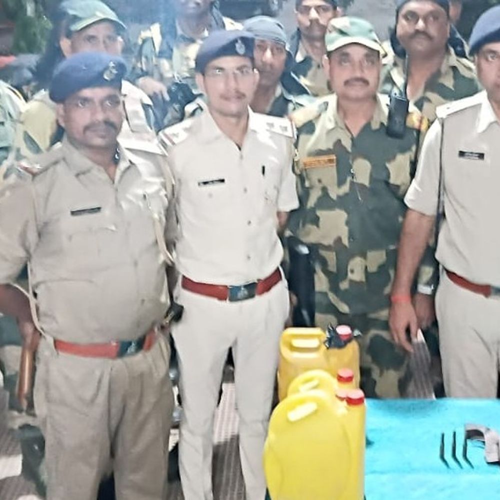 चौथम पुलिस ने तेगाछी में हथियार-शराब जब्त की:दो देसी कट्टा, तीन कारतूस बरामद, आरोपी फरार