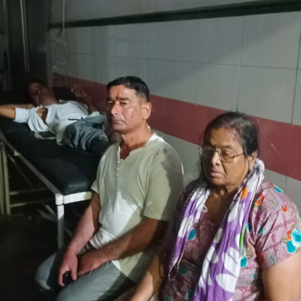 पत्नी ने पति समेत तीन पर किया हमला:पारिवारिक विवाद में लाठी-डंडों से मारपीट, पीड़िता ने पुलिस से शिकायत