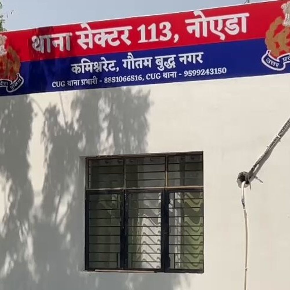 नोएडा में बालकनी से गिरकर युवक की मौत:ऑनलाइन दोस्तों से मिलने सोसाइटी के फ्लैट पर पहुंचा था
