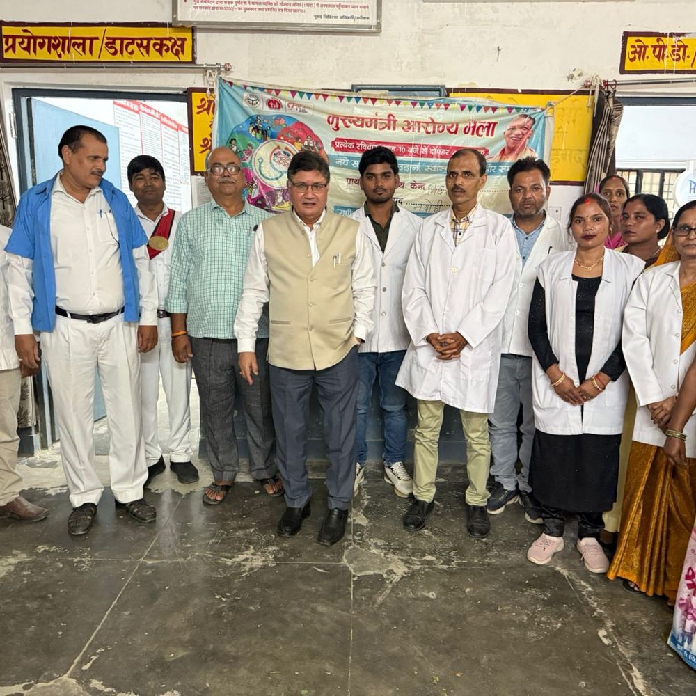 सीएमओ ने 7 स्वास्थ्य कर्मियों का वेतन रोका:भदोही में लापरवाही मिलने पर कार्रवाई, जन आरोग्य मेले में लापरवाही