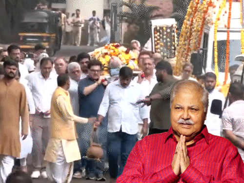 पंचतत्व में विलीन हुए सतीश शाह:ऑनस्क्रीन बेटे राजेश कुमार ने दिया कंधा, अंतिम दर्शन करने पहुंचीं रुपाली गांगुली हुईं भावुक, कई सेलेब्स शामिल हुए