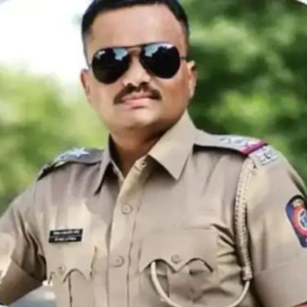 महाराष्ट्र डॉक्टर आत्महत्या केस में दूसरी गिरफ्तारी:फरार पुलिस इंस्पेक्टर गोपाल गिरफ्तार; पीड़ित से 4 बार रेप का आरोप