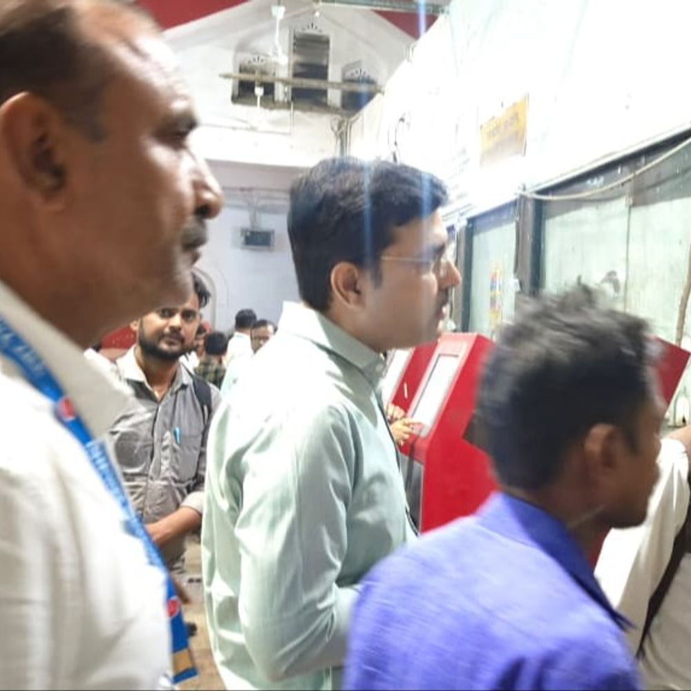 छठ पर्व पर लखनऊ स्टेशन से 58 स्पेशल ट्रेनें चलेंगी:सीनियर डीसीएम कुलदीप तिवारी ने रात में किया निरीक्षण, बोले - महिला सुरक्षा और मेडिकल टीम अलर्ट पर