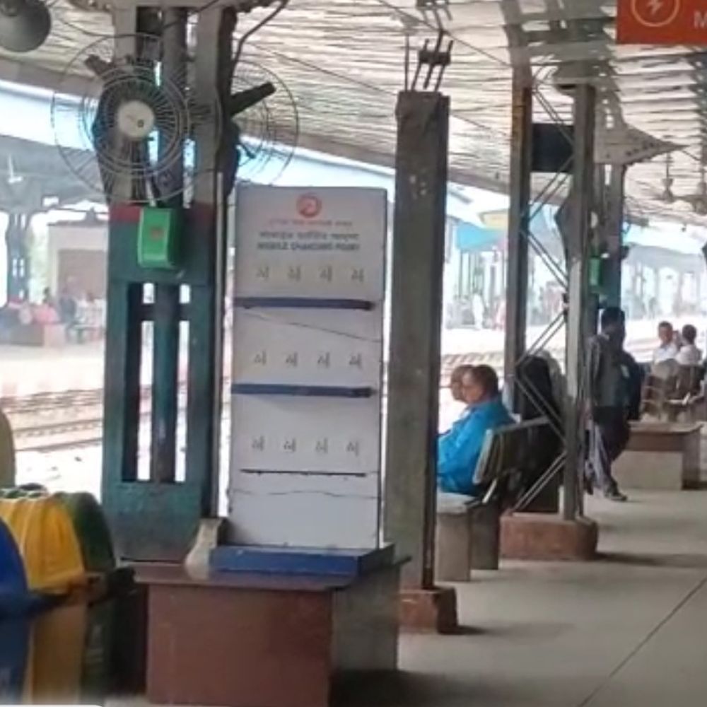 छठ पर्व पर रेलवे स्टेशनों पर गूंजे भक्ति गीत:यात्रियों की सुविधा के लिए की गई विशेष व्यवस्था, अतिरिक्त कर्मी तैयार