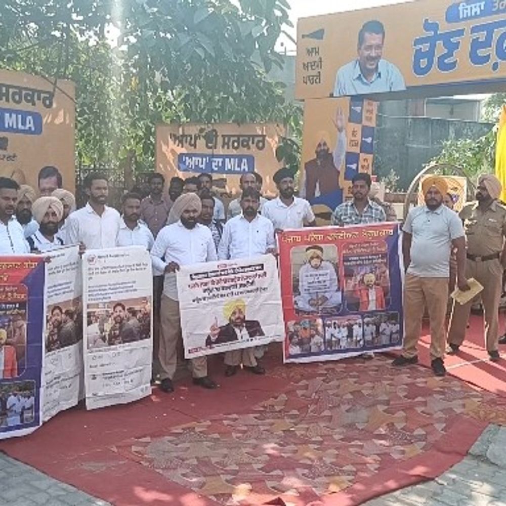 कोरोना स्वयंसेवकों ने की पंजाब होमगार्ड में भर्ती की मांग:  तरनतारन में AAP कार्यालय के बाहर किया प्रदर्शन, सरकार के खिलाफ की नारेबाजी – tarn-taran News