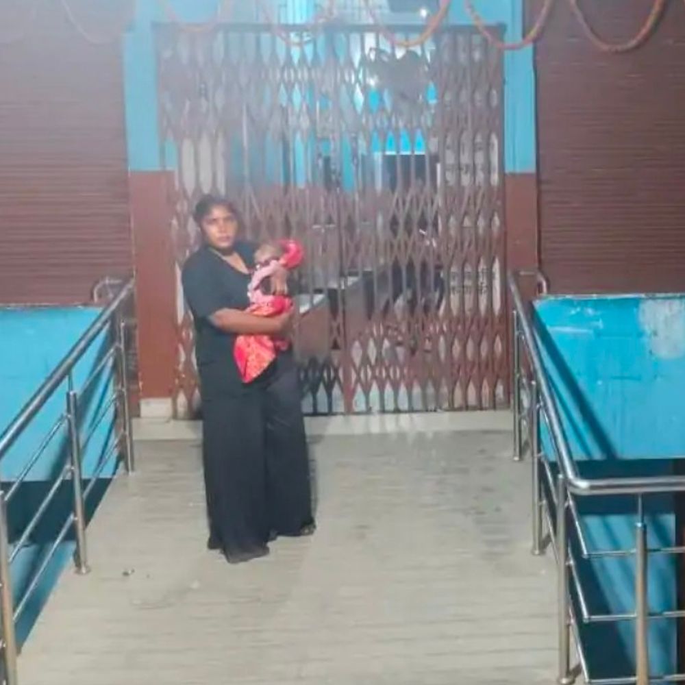 वाराणसी के निजी अस्पताल में नवजात की मौत:परिजनों ने डॉक्टरों पर लापरवाही का आरोप लगाया, पुलिस ने परिजनों को कराया शांत