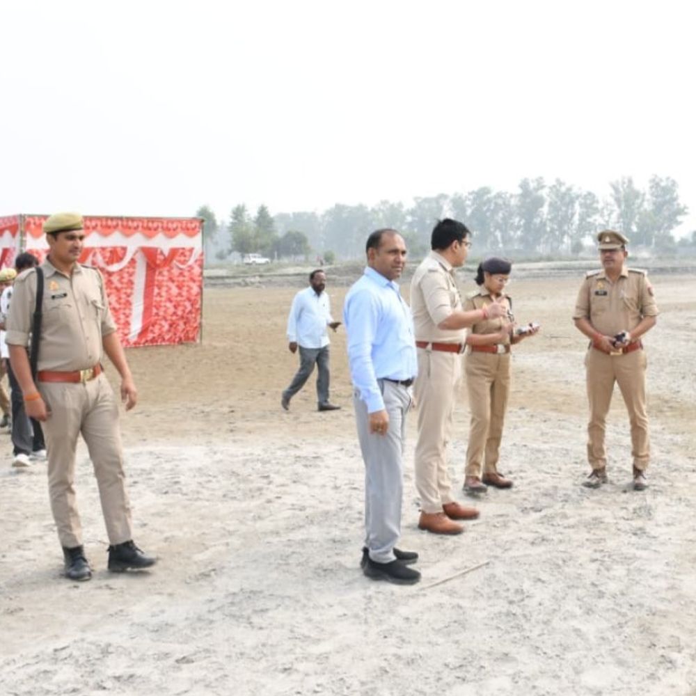 डीएम, एसपी ने छठ पूजा तैयारियों का किया निरीक्षण:बागपत के पक्का घाट पर व्यवस्थाएं सुदृढ़ करने के निर्देश दिए