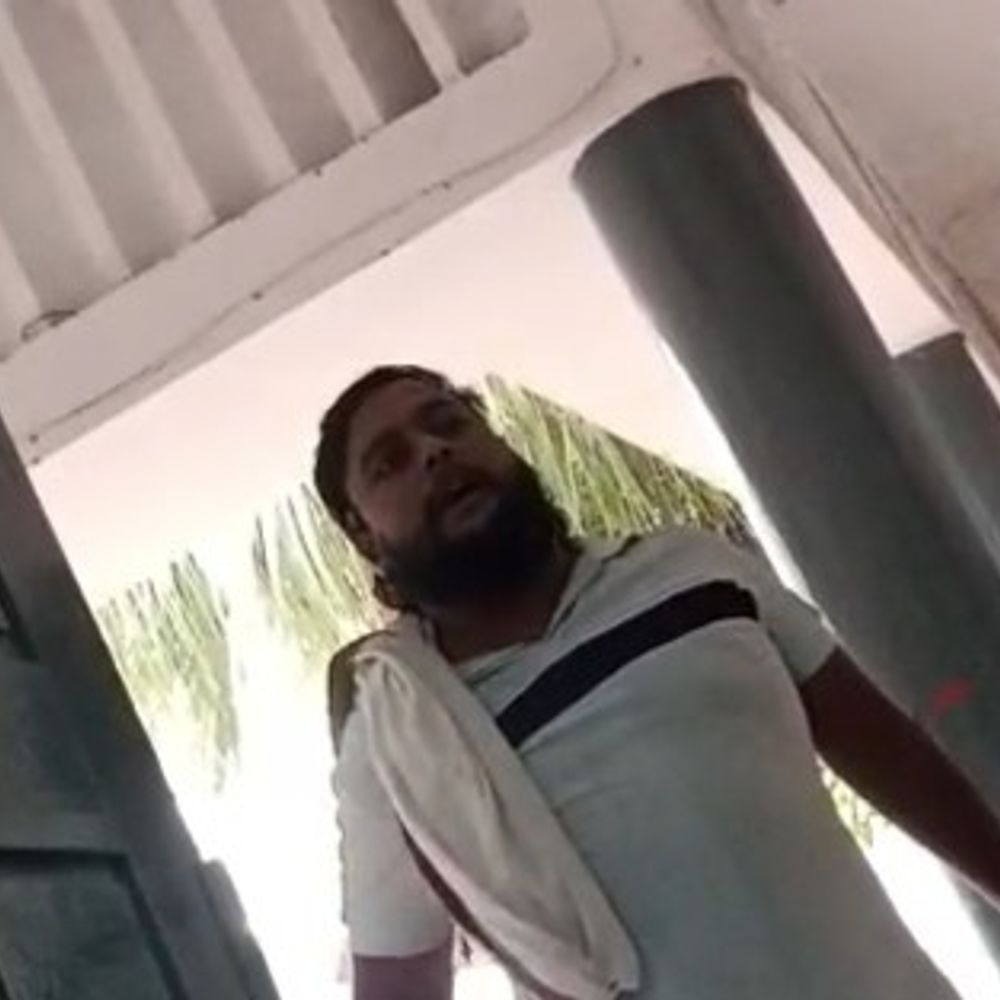 सैलरी न मिली तो मारेंगे:कन्नौज नगर पालिका में सफाई कर्मी का हंगामा, 8 महीने से रुका है पेमेंट