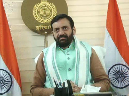 CM सैनी ने सुना पंजाबी सिंगर सरताज का गाना:बोले-हम आपकी पूरी मदद करेंगे; सरकार गुरुओं की शिक्षाओं और आदर्शों को आगे बढ़ा रही