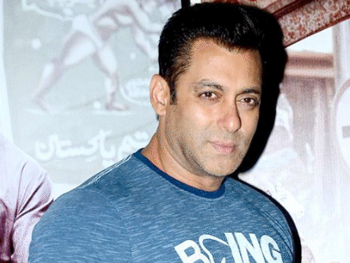 सलमान खान को पाकिस्तान ने आतंकवादी घोषित किया:सोशल मीडिया पर फैली सनसनी, जानिए क्या है सच्चाई