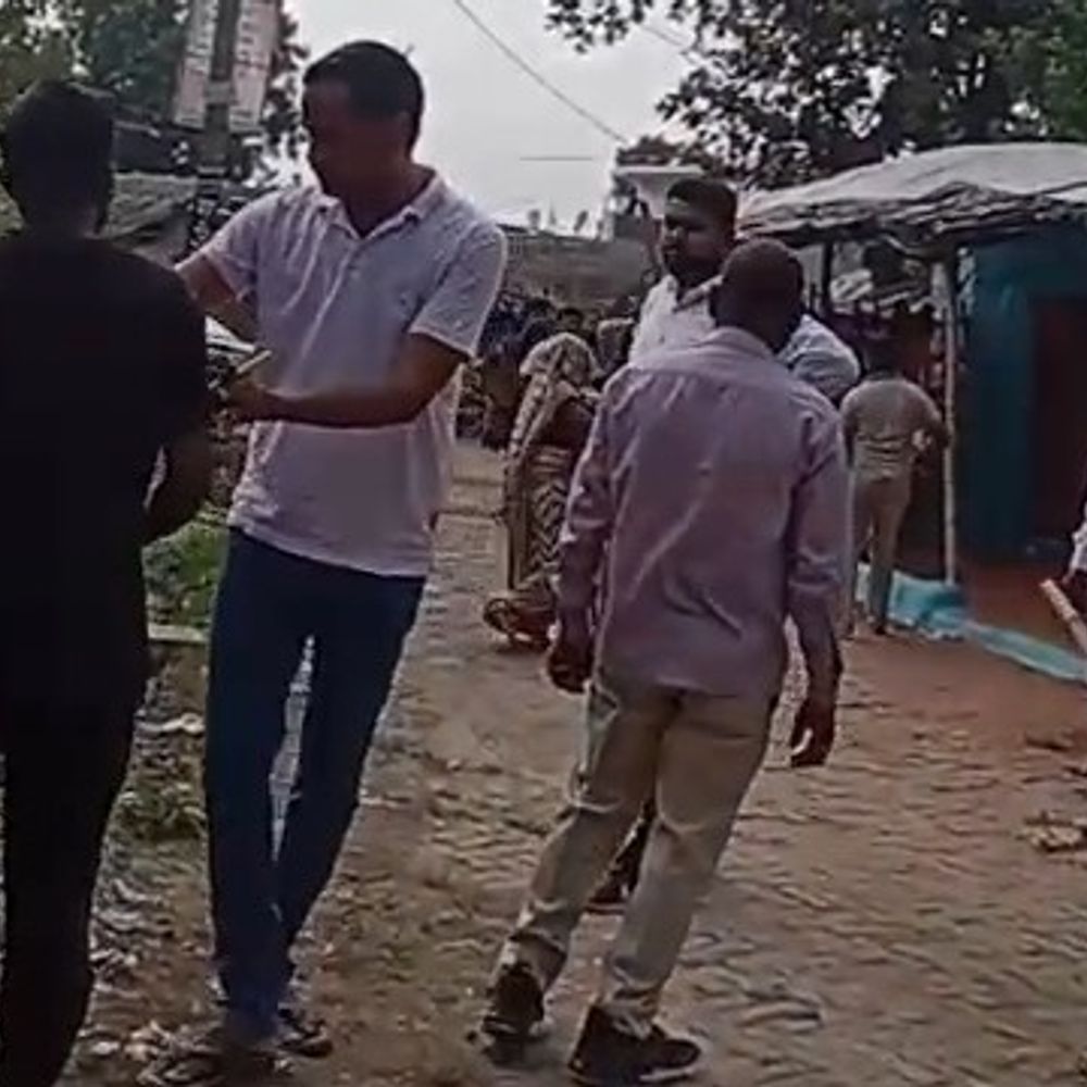 जमीन बंटवारे पर भाइयों में खूनी संघर्ष, VIDEO:उन्नाव में महिला समेत छह लोग घायल, पुलिस जांच में जुटी