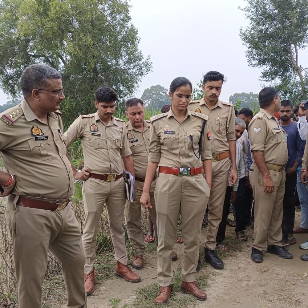 पीलीभीत में नहर किनारे युवक का शव मिला:बीसलपुर में परिजनों ने हत्या का आरोप लगाया, पुलिस जांच में जुटी