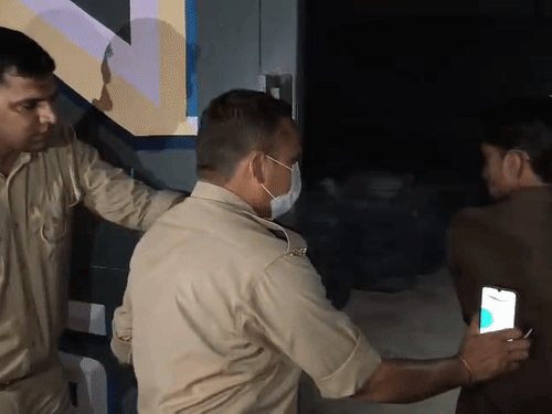 सहारनपुर में प्राइवेट पार्ट से पहचानी गईं 2 डेड-बॉडी:टायर फैक्ट्री में लगी आग में झुलस कर मौत हुई, अलग-अलग धर्म होने से सस्पेंस बना