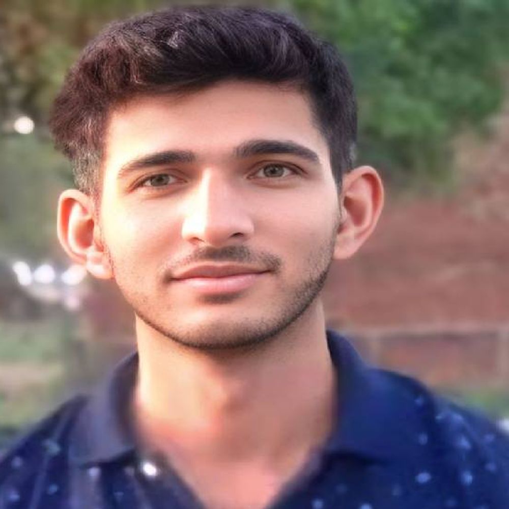 रिटायर फौजी के इकलौते बेटे ने सुसाइड किया:चाचा बोले- नौकरी न लगने की वजह से डिप्रेशन में था, जहर खाया, झांसी में दम तोड़ा